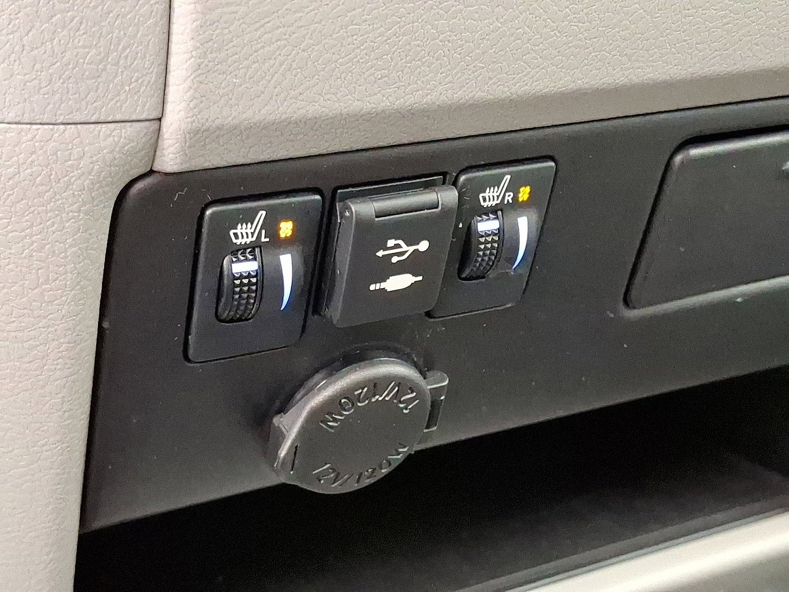 Certified 2019 Toyota Sienna XLE w/ XLE Navigation Package FWD image 19
