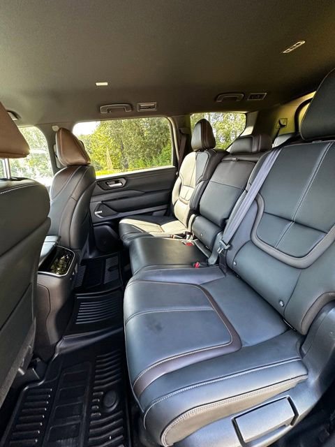 Used 2025 Nissan Armada SL AWD/4WD image 19