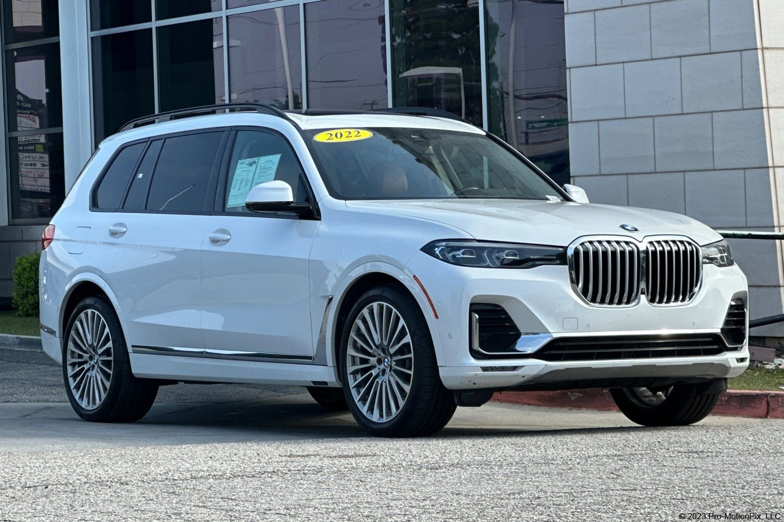 Used 2022 BMW X7 xDrive40i w/ Premium Package AWD/4WD image 1