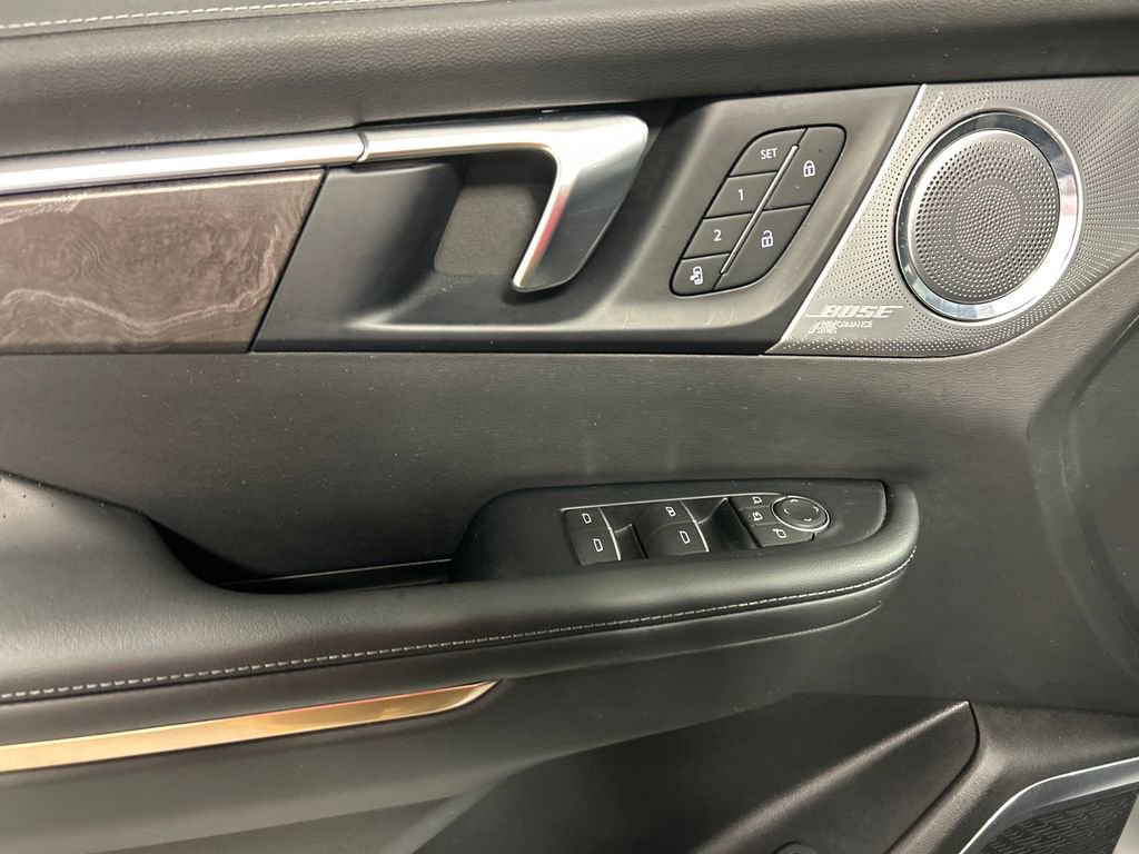 Used 2025 Buick Enclave Avenir image 14