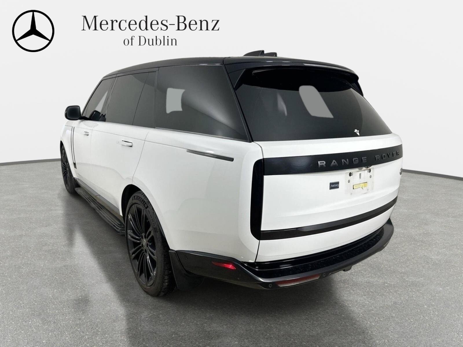 Used 2023 Land Rover Range Rover Long Wheelbase SE AWD/4WD image 4