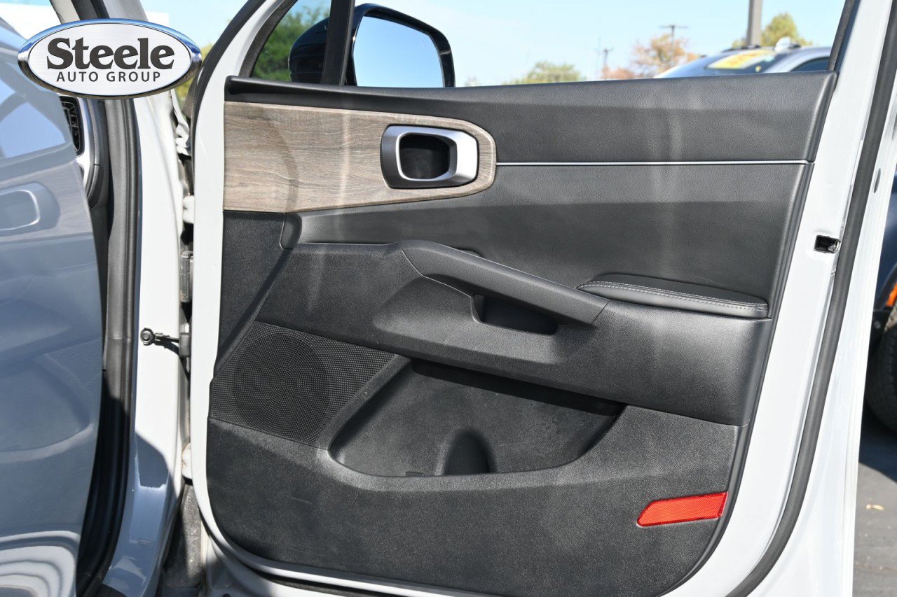 Used 2023 Kia Sorento EX w/ Panoramic Sunroof Package FWD image 28