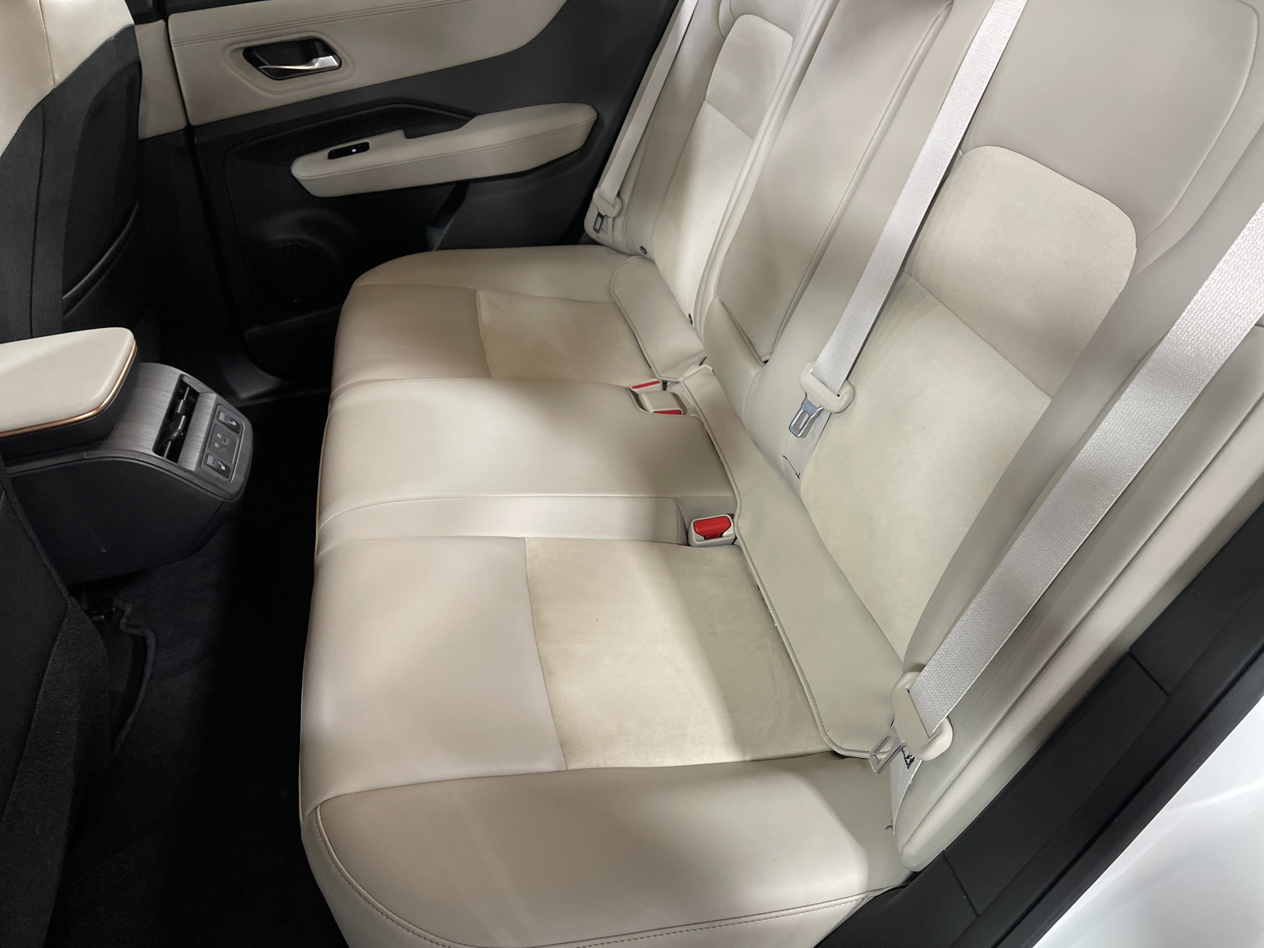 Used 2023 Nissan Ariya FWD image 11