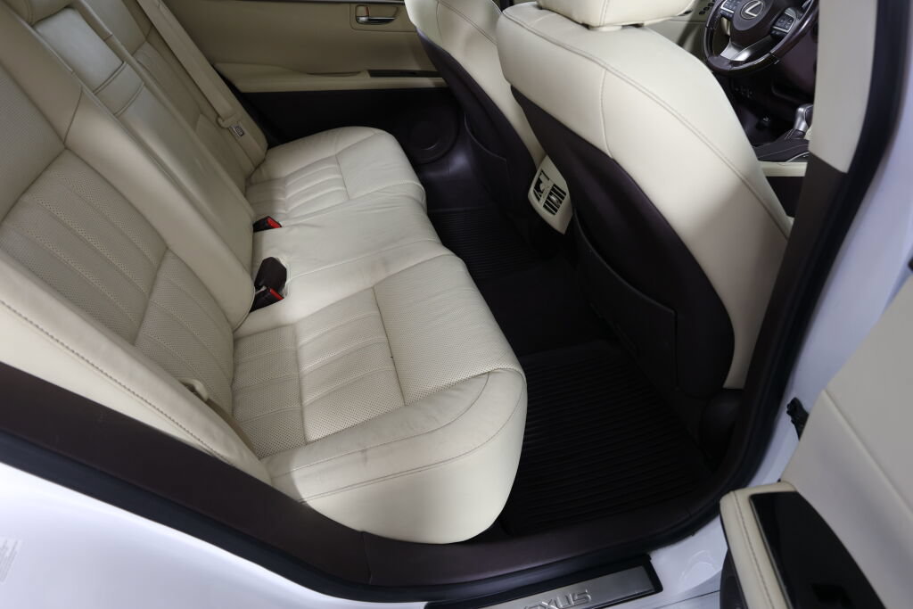Used 2016 Lexus ES 300h w/ Luxury Package w/Wood Trim FWD image 23