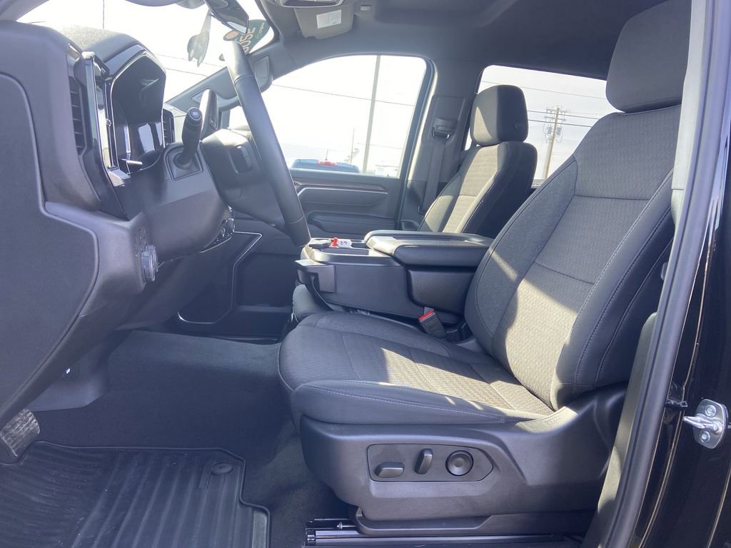 Used 2025 Chevrolet Silverado 2500 LT w/ Convenience Package image 19