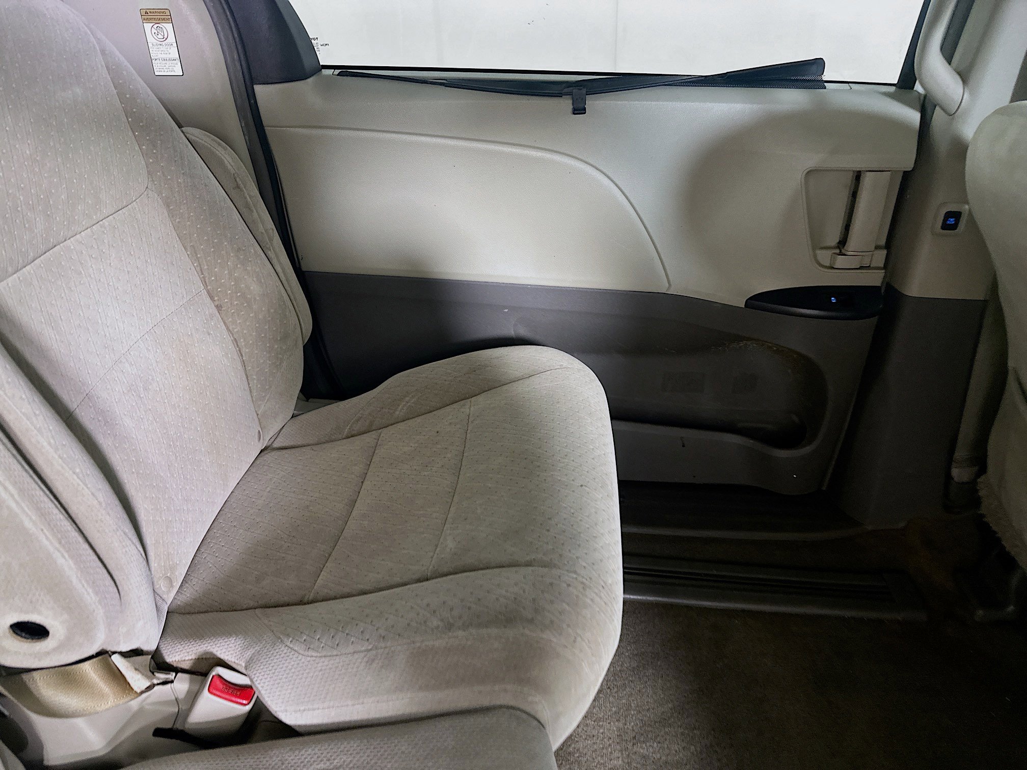 Used 2017 Toyota Sienna LE image 28
