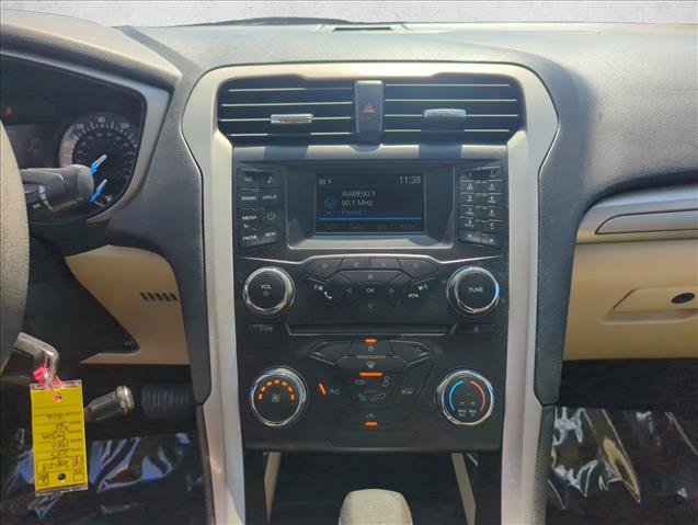 Used 2015 Ford Fusion SE FWD image 16