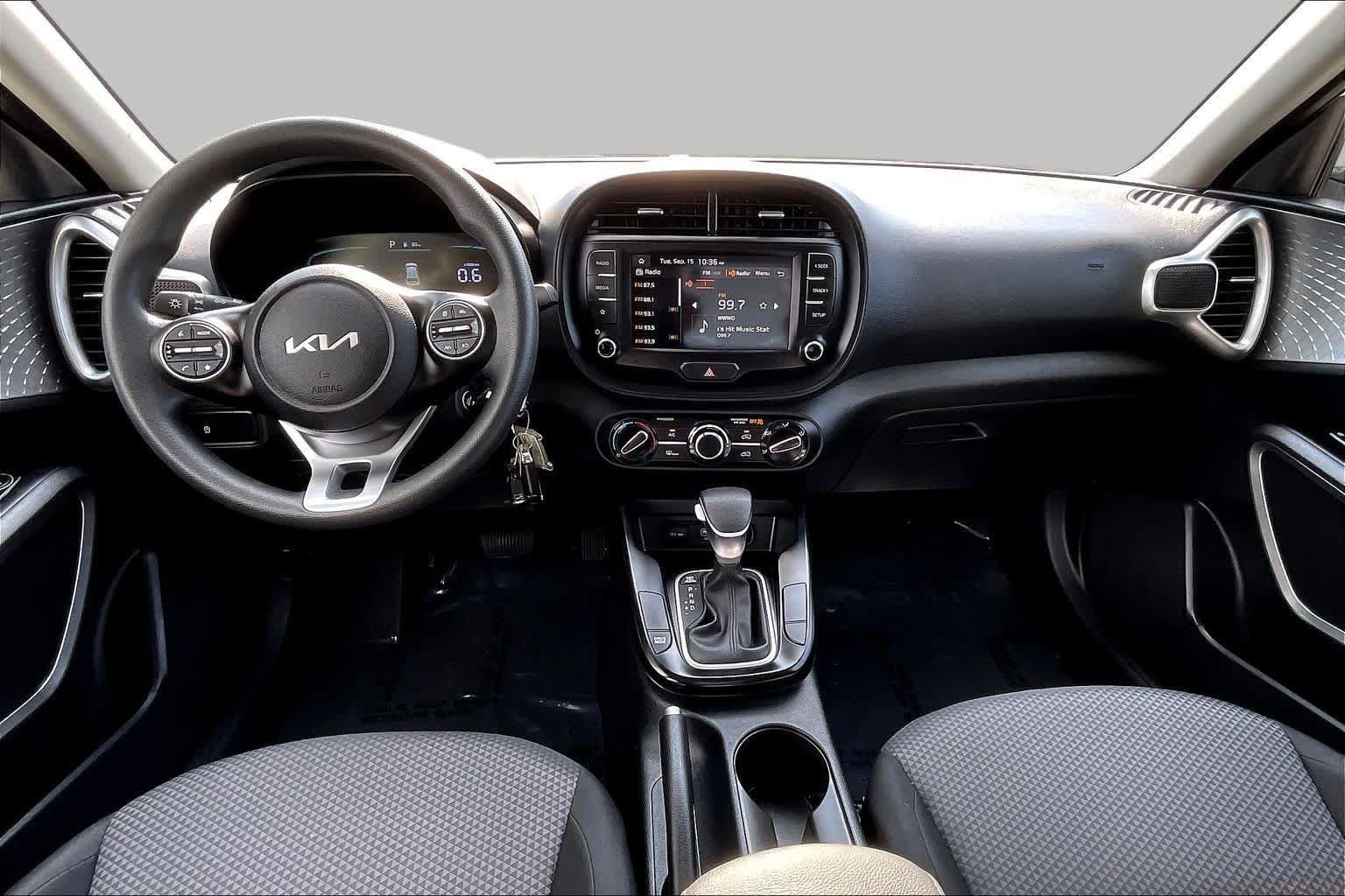 Used 2025 Kia Soul LX w/ LX Technology Package FWD image 15
