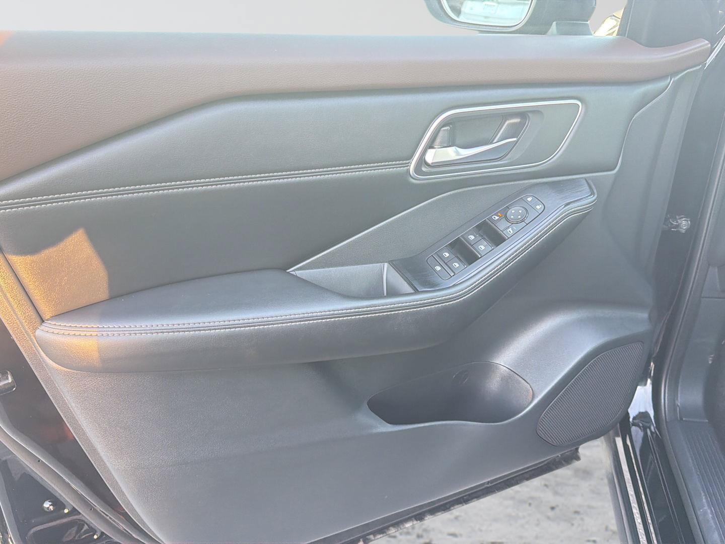 Used 2021 Nissan Rogue SV w/ Premium Package AWD/4WD image 16