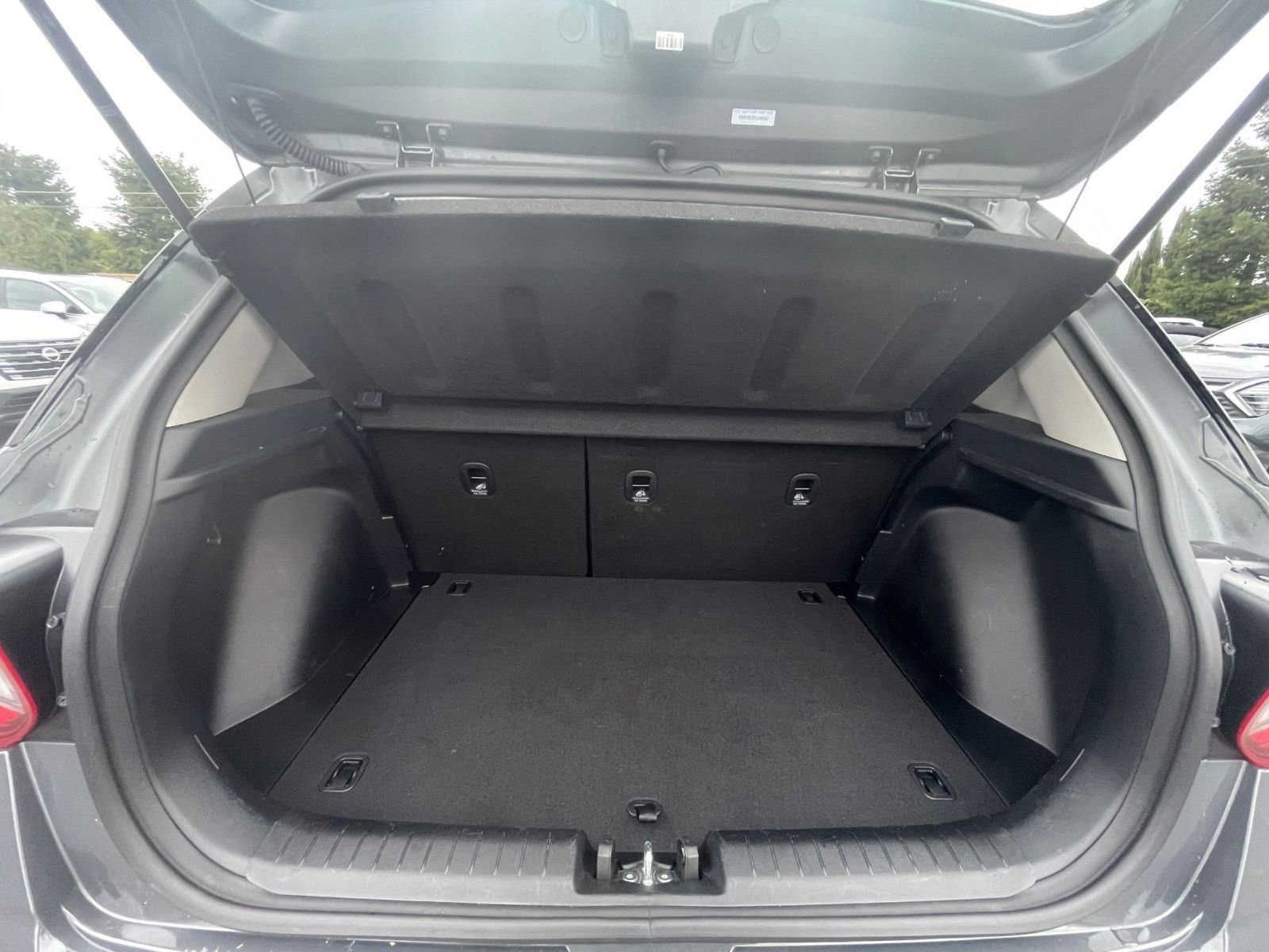 Used 2025 Hyundai Venue SEL image 27