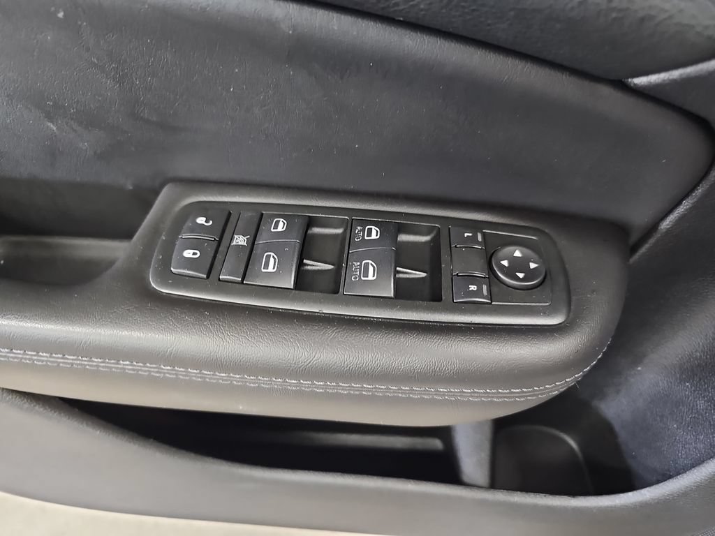Used 2015 Chrysler 200 S w/ Navigation & Sound Group I FWD image 27