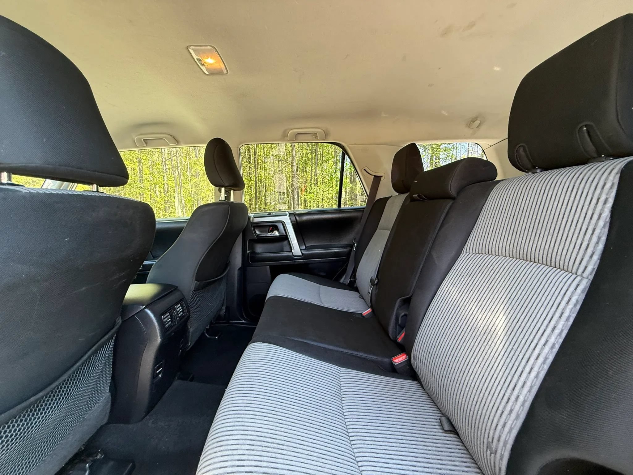 Used 2015 Toyota 4Runner SR5 AWD/4WD image 18