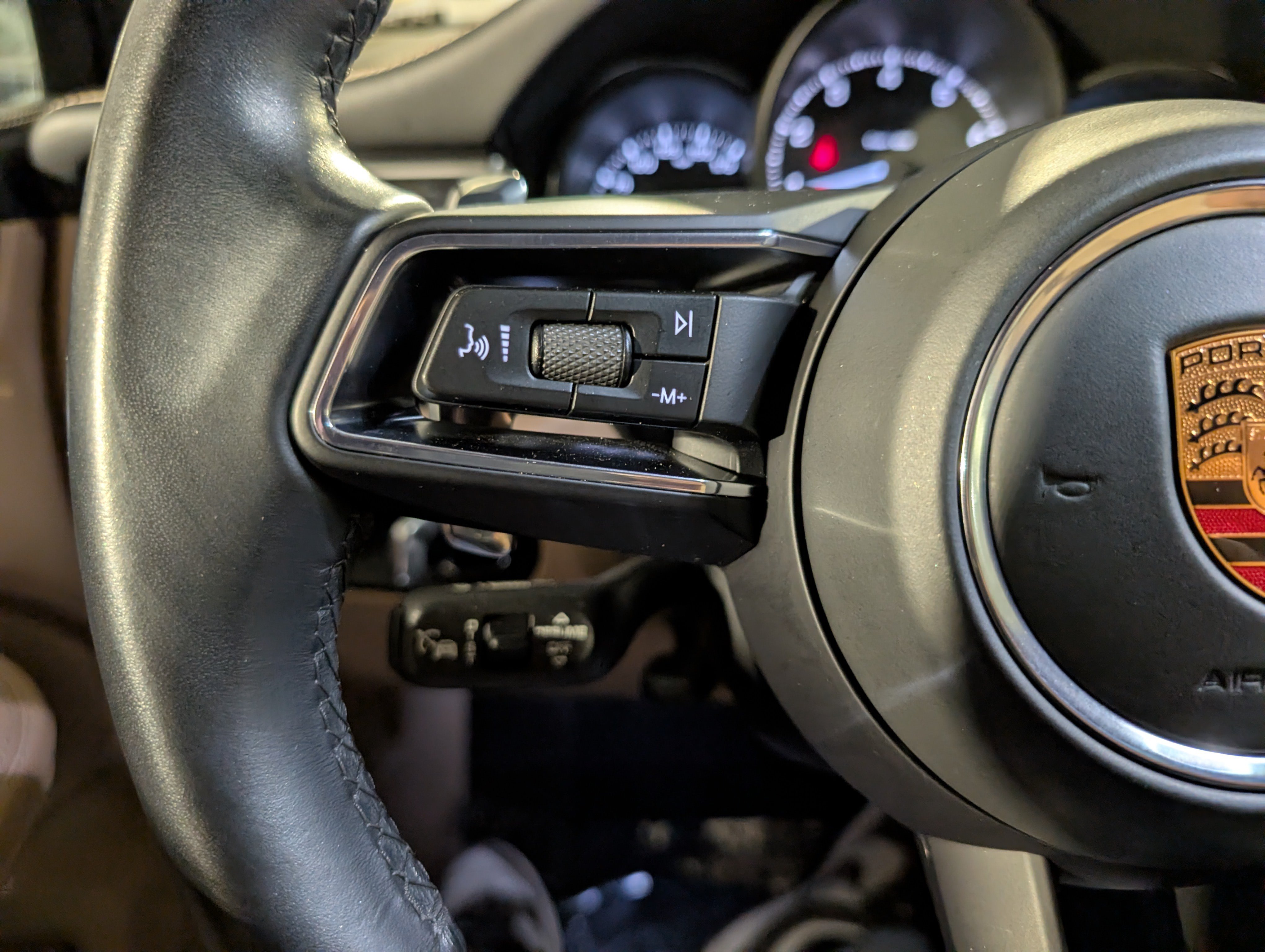 Certified 2023 Porsche Macan AWD/4WD image 29