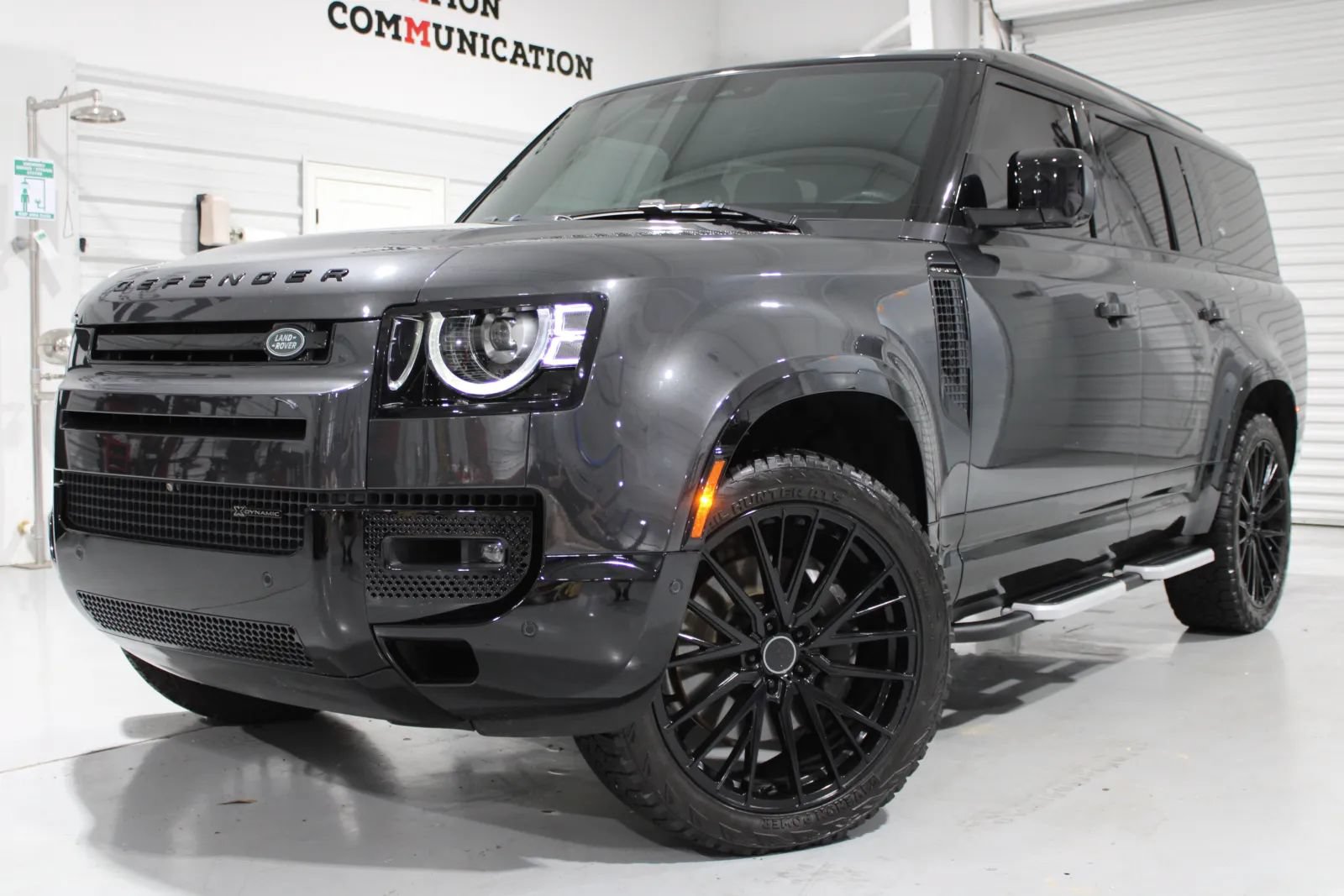 Used 2023 Land Rover Defender 130 X-Dynamic SE AWD/4WD image 1