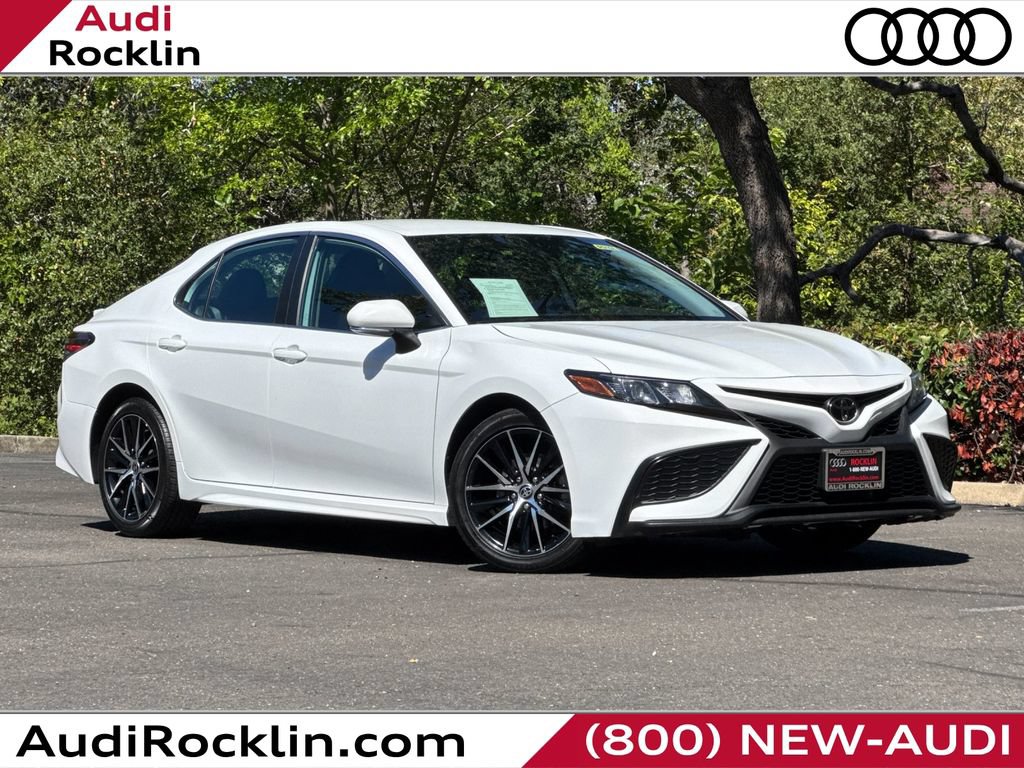 Used 2022 Toyota Camry SE w/ Carpet Mat Package (TMS)