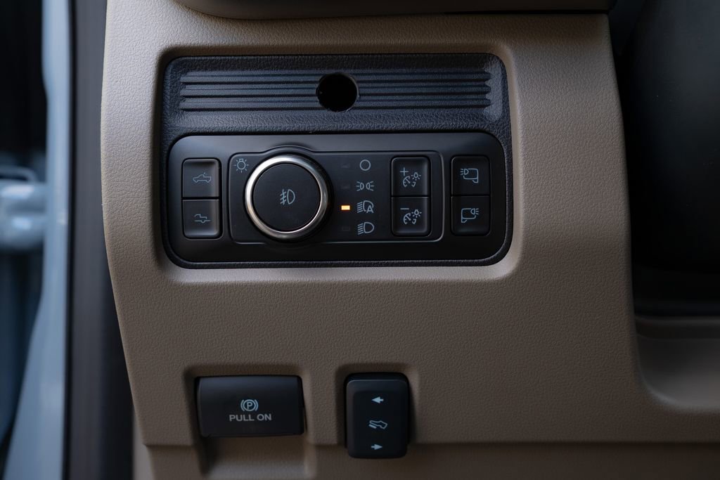 Used 2025 Ford F450 Platinum w/ Platinum Plus Package image 18