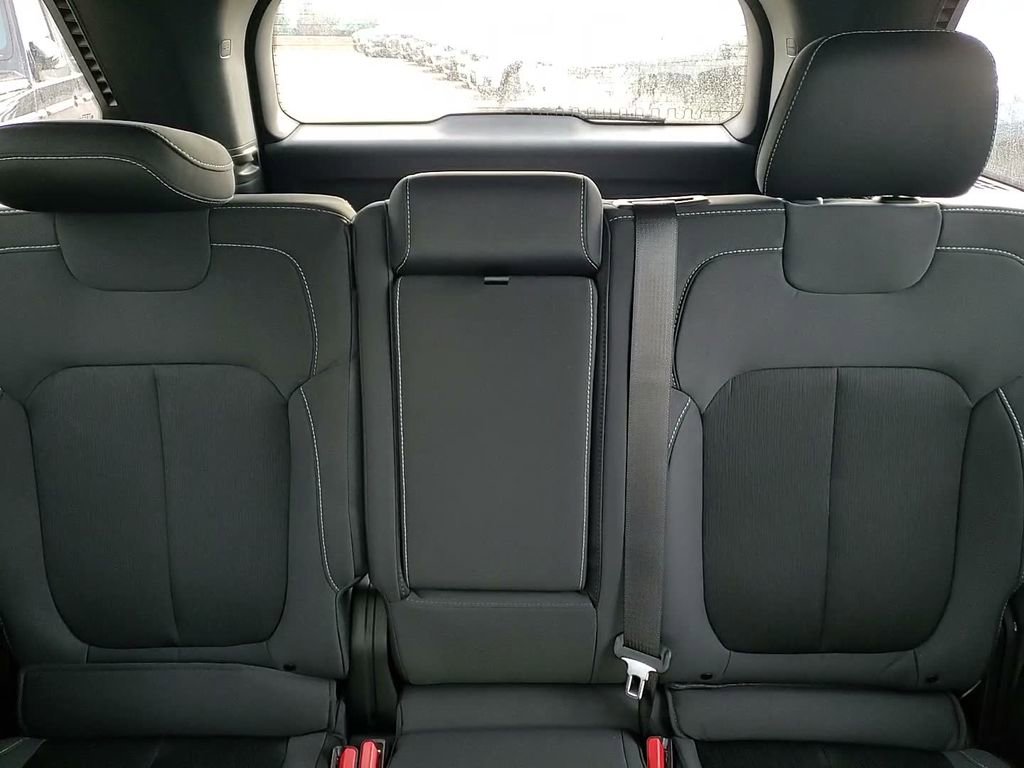 New 2025 Jeep Grand Cherokee Laredo X w/ Luxury Tech Group I image 38