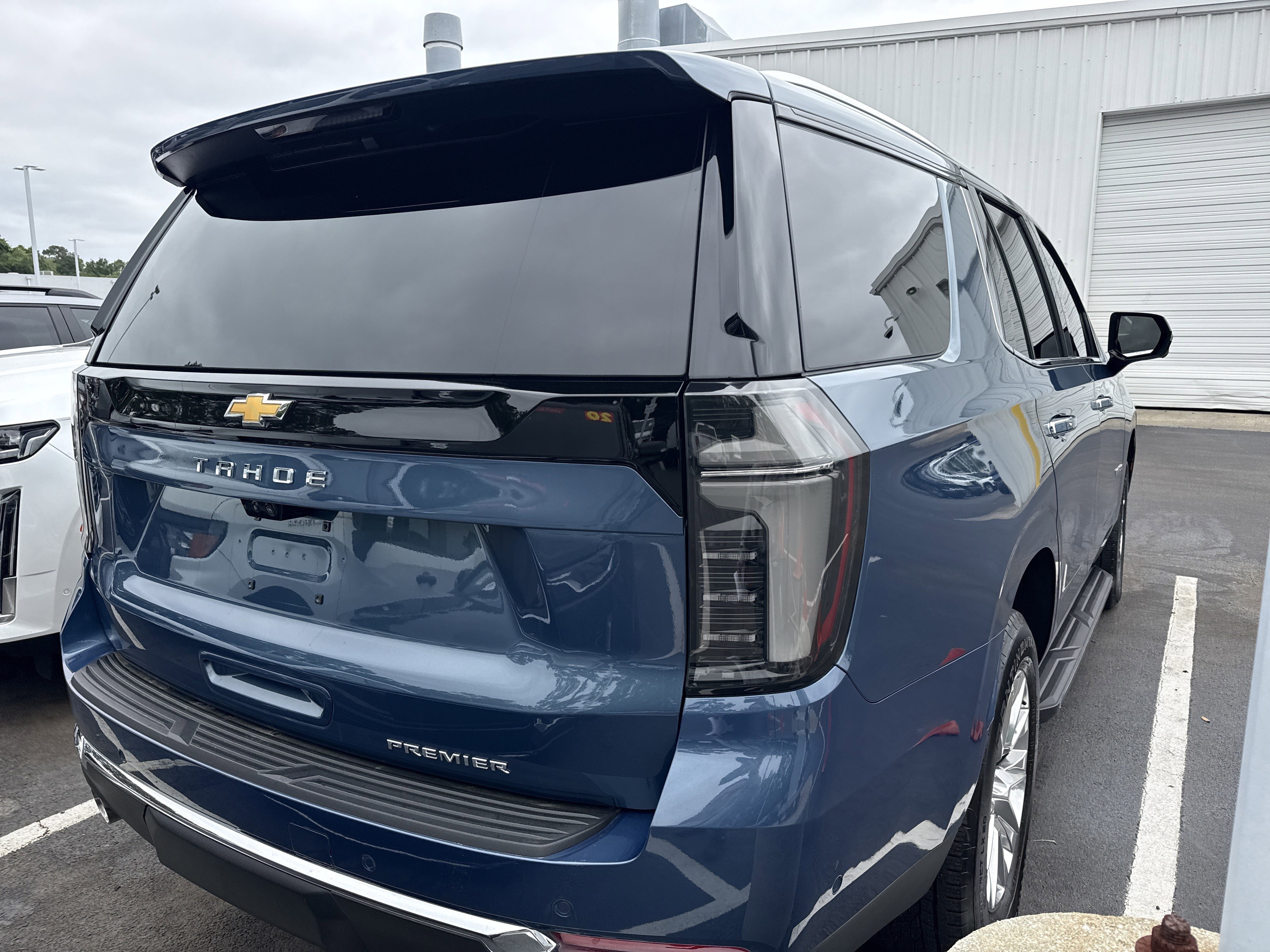 Used 2025 Chevrolet Tahoe Premier AWD/4WD image 9