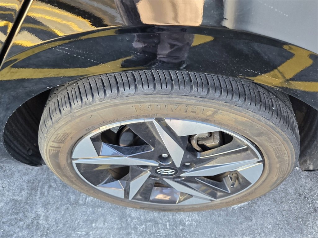 Used 2023 Hyundai Elantra SEL w/ Convenience Package image 5