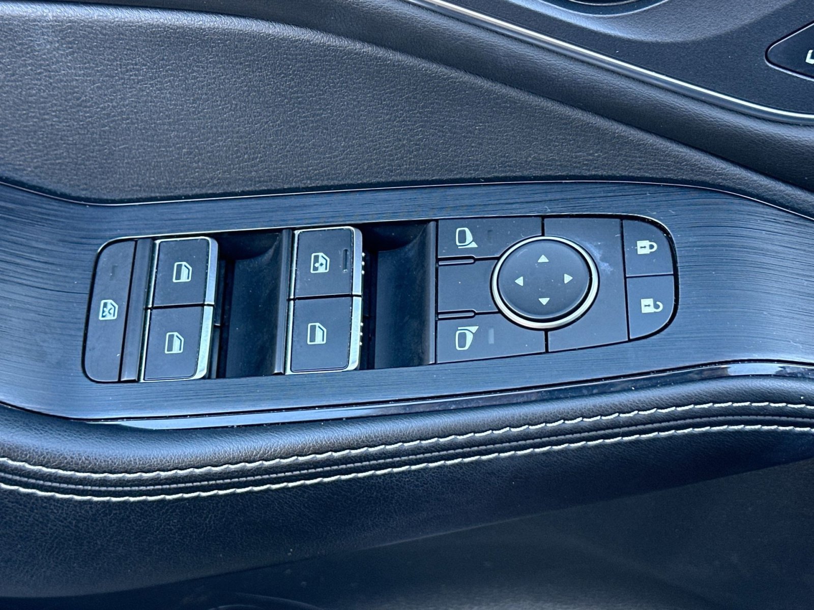 Used 2021 Nissan Rogue Platinum image 15