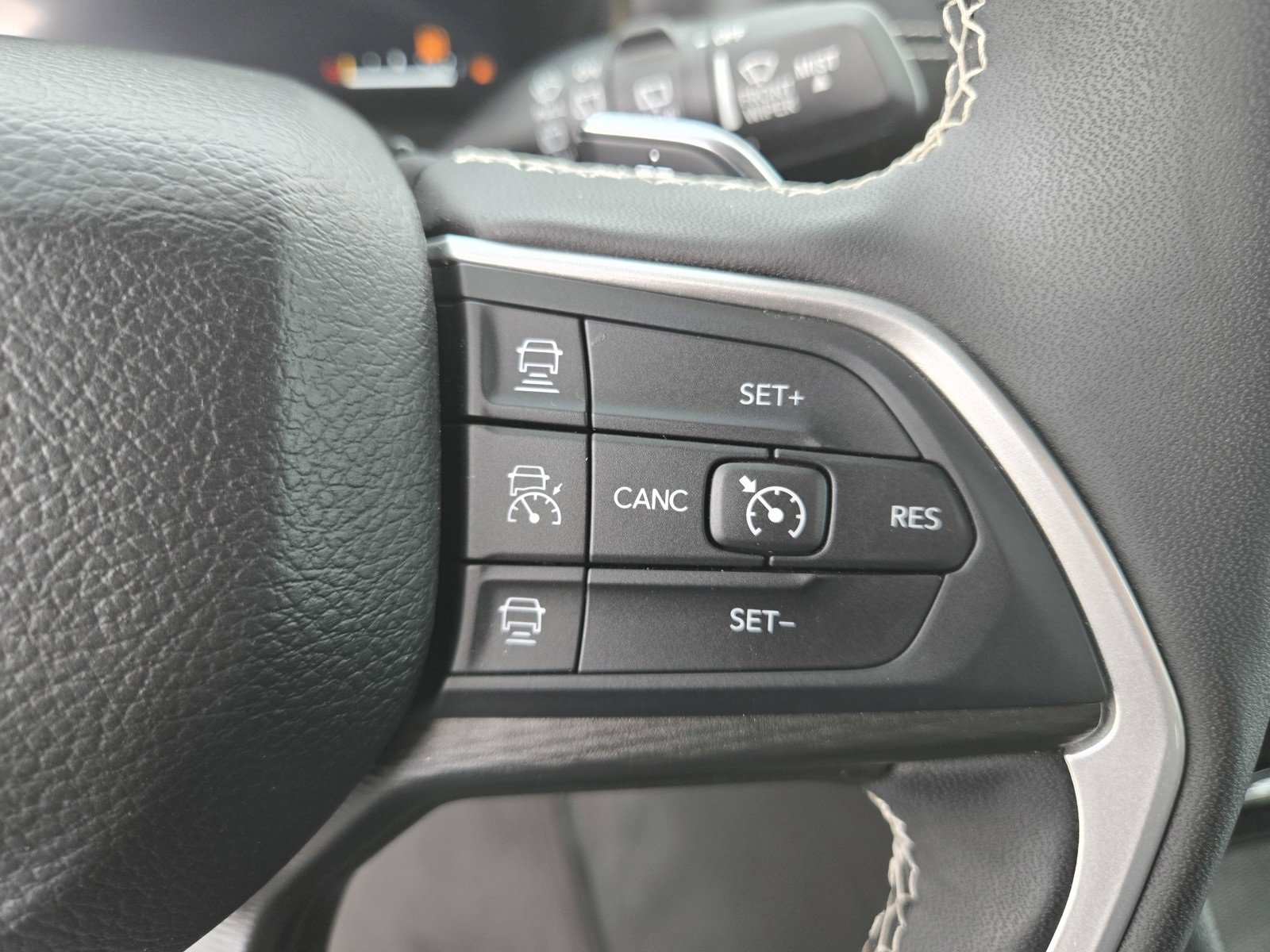 Used 2024 Jeep Grand Cherokee L Laredo image 29