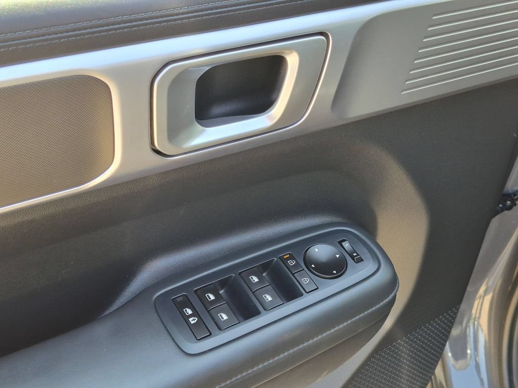 Used 2025 Hyundai Santa Fe SEL FWD image 13