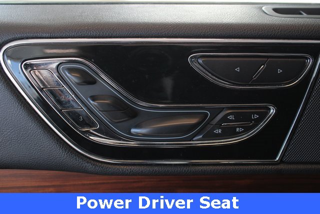 Used 2019 Lincoln Navigator Select image 4