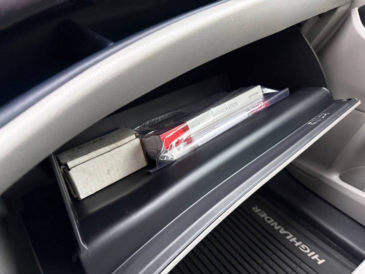 Used 2016 Toyota Highlander XLE AWD/4WD image 76