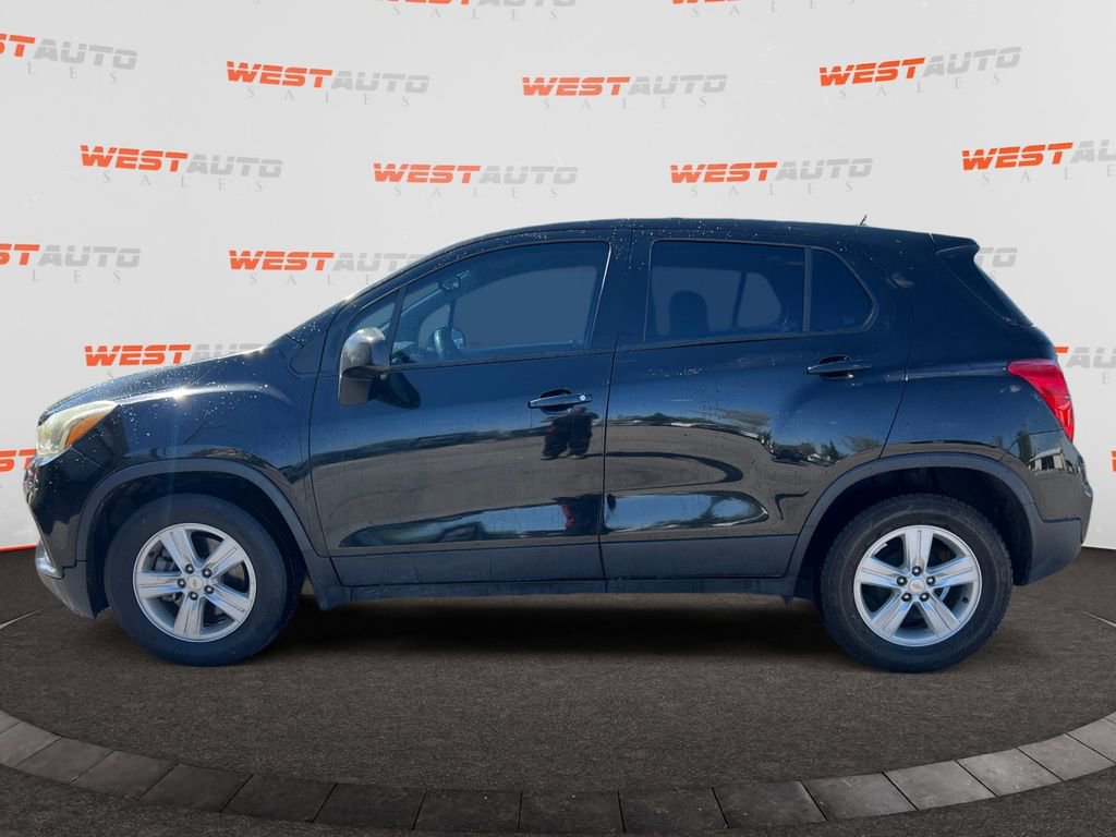 Used 2021 Chevrolet Trax LS FWD image 2