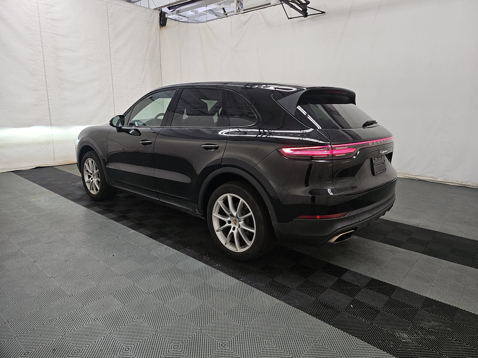 Used 2023 Porsche Cayenne AWD/4WD image 10