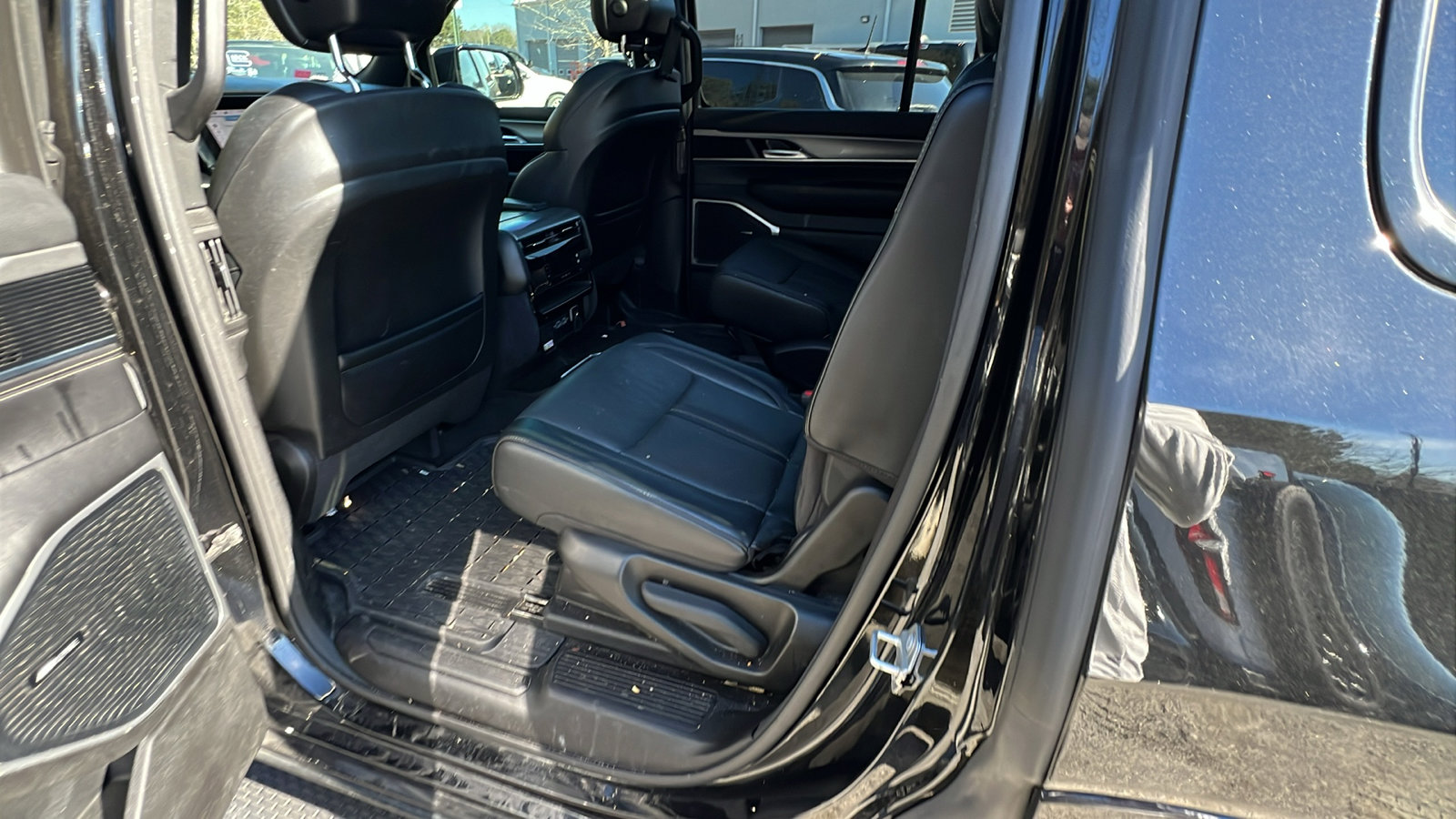 Used 2023 Jeep Wagoneer Series II image 25