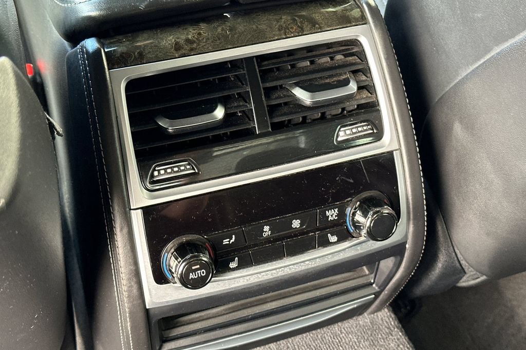 Used 2022 BMW 750i xDrive w/ Executive Package AWD/4WD image 13