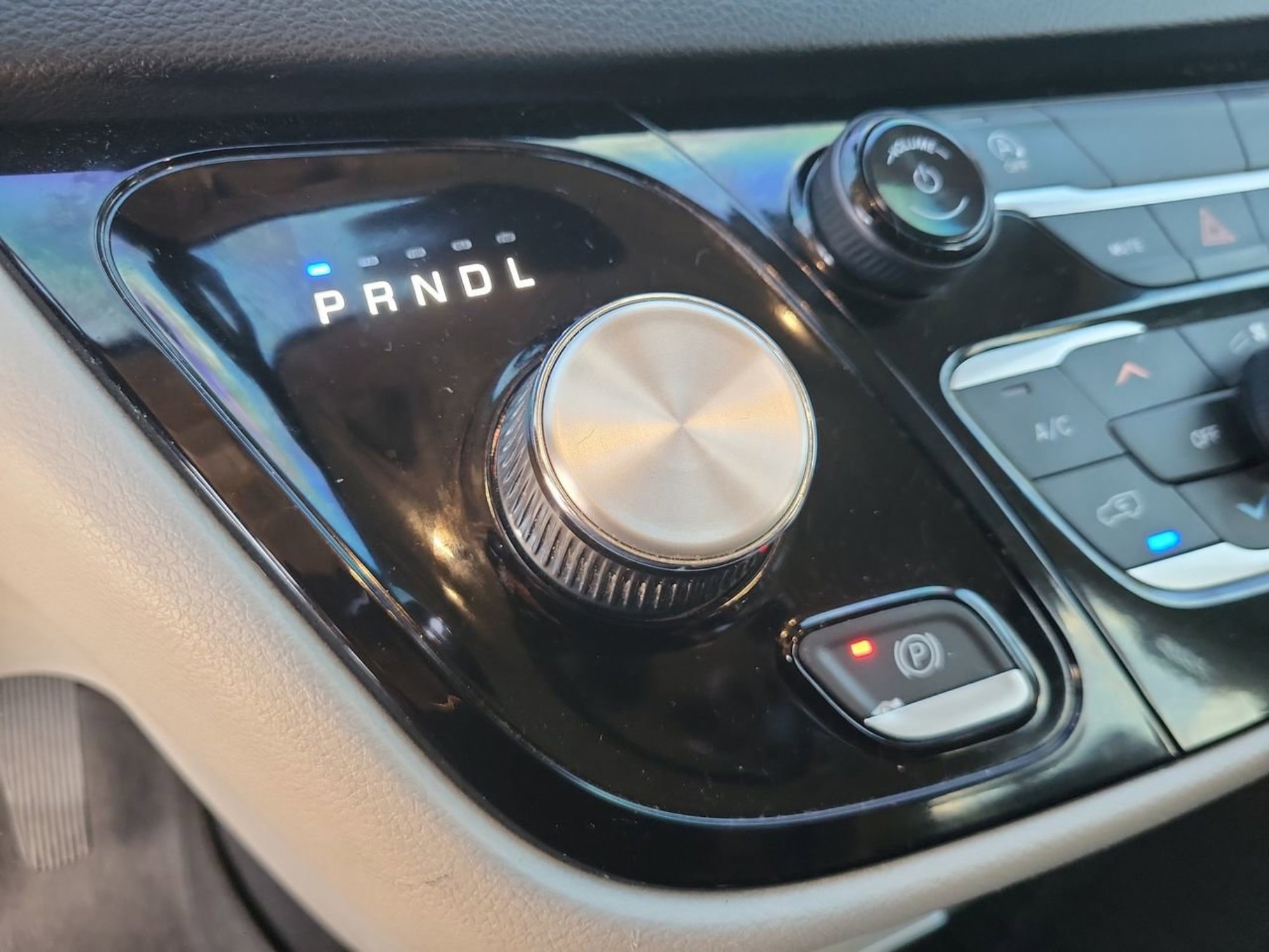 Used 2020 Chrysler Voyager Lxi image 24