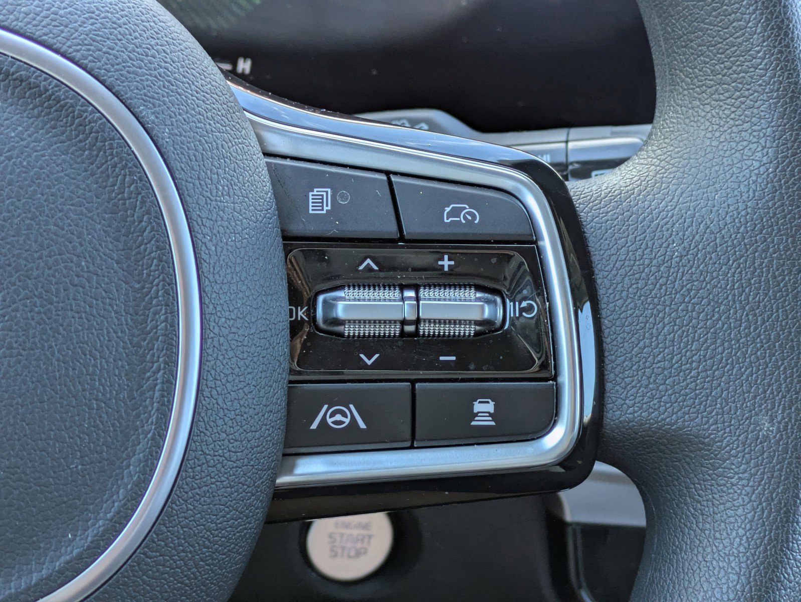 Certified 2025 Kia Sorento LX FWD image 19