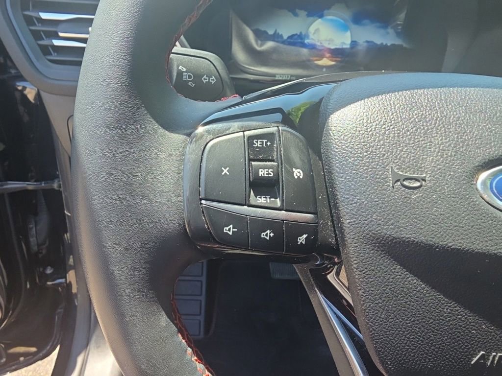 Certified 2022 Ford Escape SEL w/ SEL Stealth AWD Package image 16