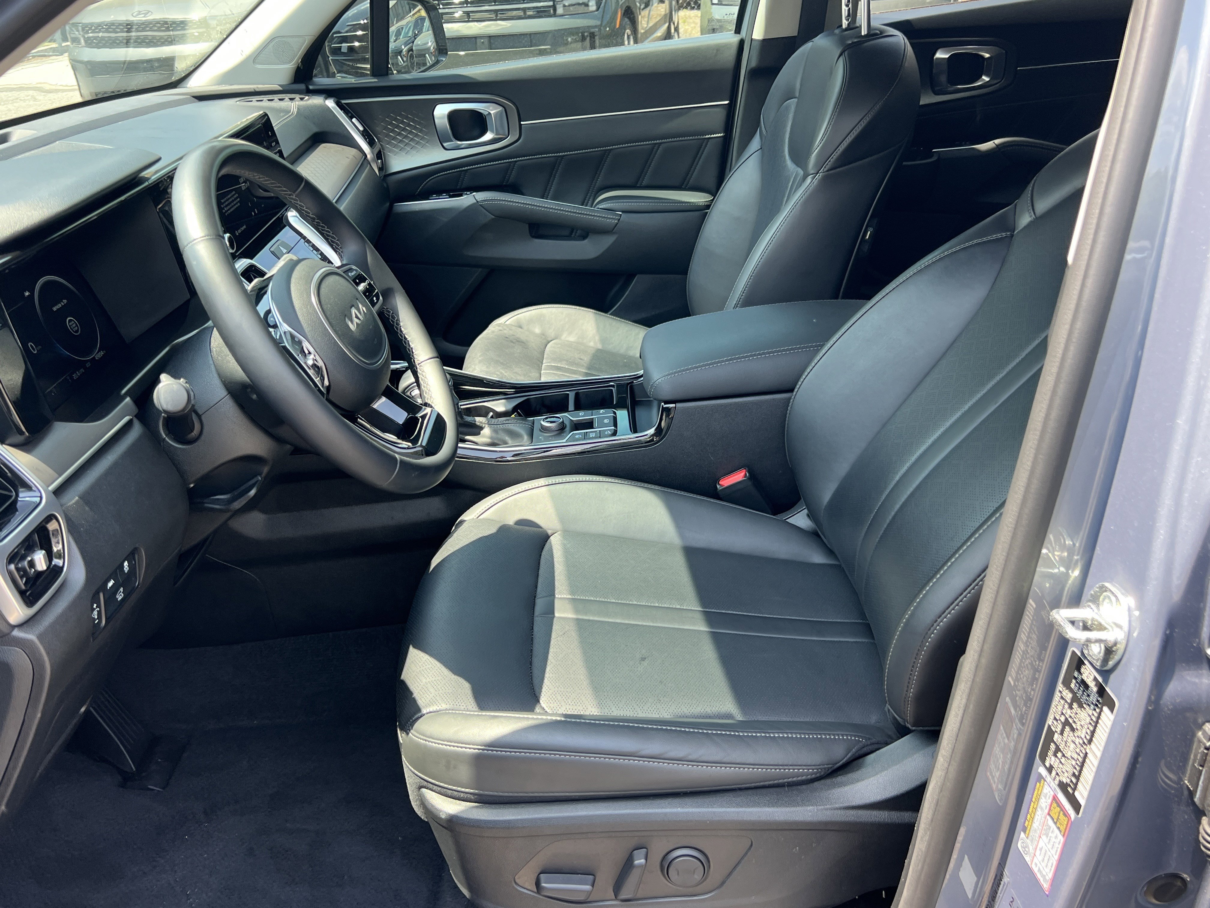 Used 2023 Kia Sorento SX AWD/4WD image 9