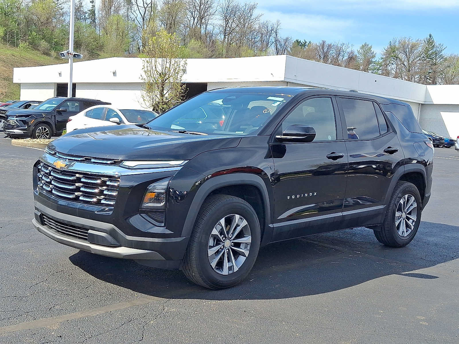 Used 2025 Chevrolet Equinox LT FWD image 3
