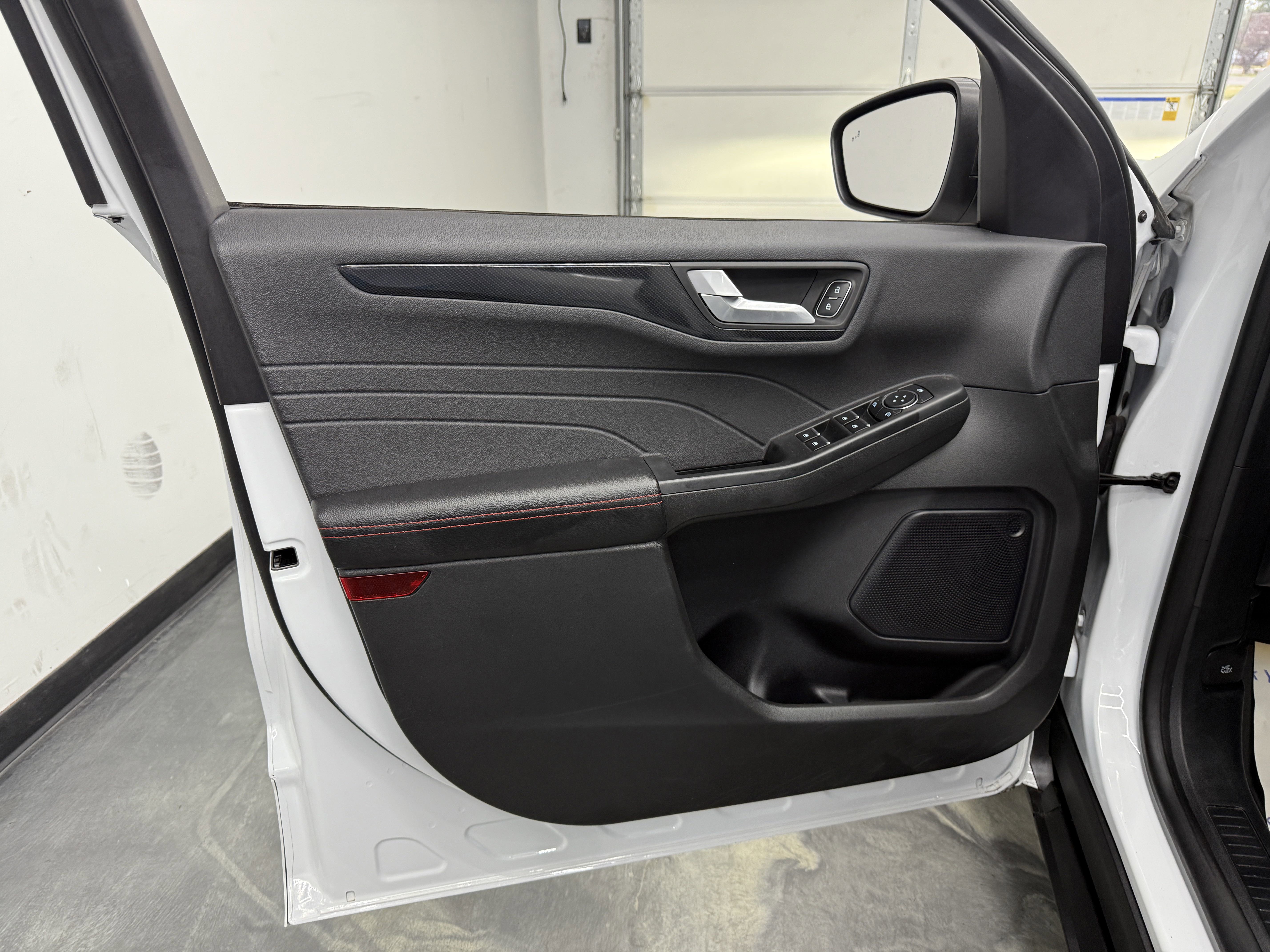 Used 2023 Ford Escape ST-Line image 11