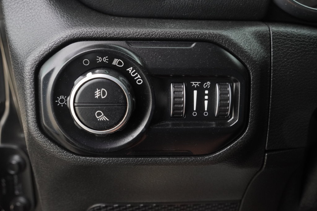 Used 2021 Jeep Gladiator Overland w/ Popular Equipment Package AWD/4WD image 18
