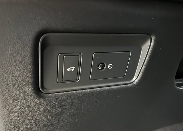 Used 2016 Land Rover Range Rover Sport HSE AWD/4WD image 25