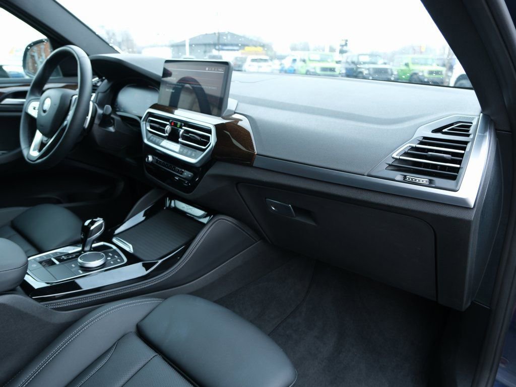 Used 2025 BMW X4 xDrive30i w/ Premium Package image 37