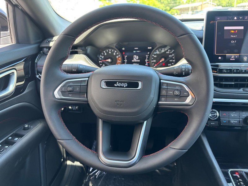 Used 2025 Jeep Compass Trailhawk AWD/4WD image 16