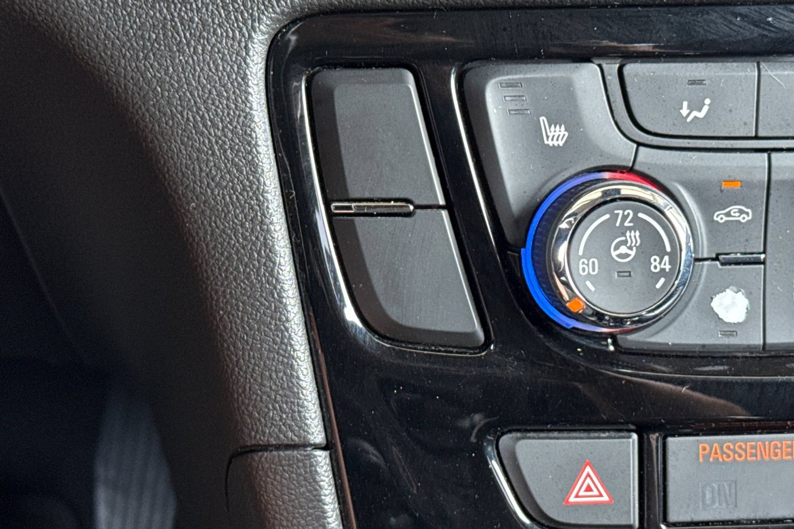 Used 2018 Buick Encore Essence FWD image 28