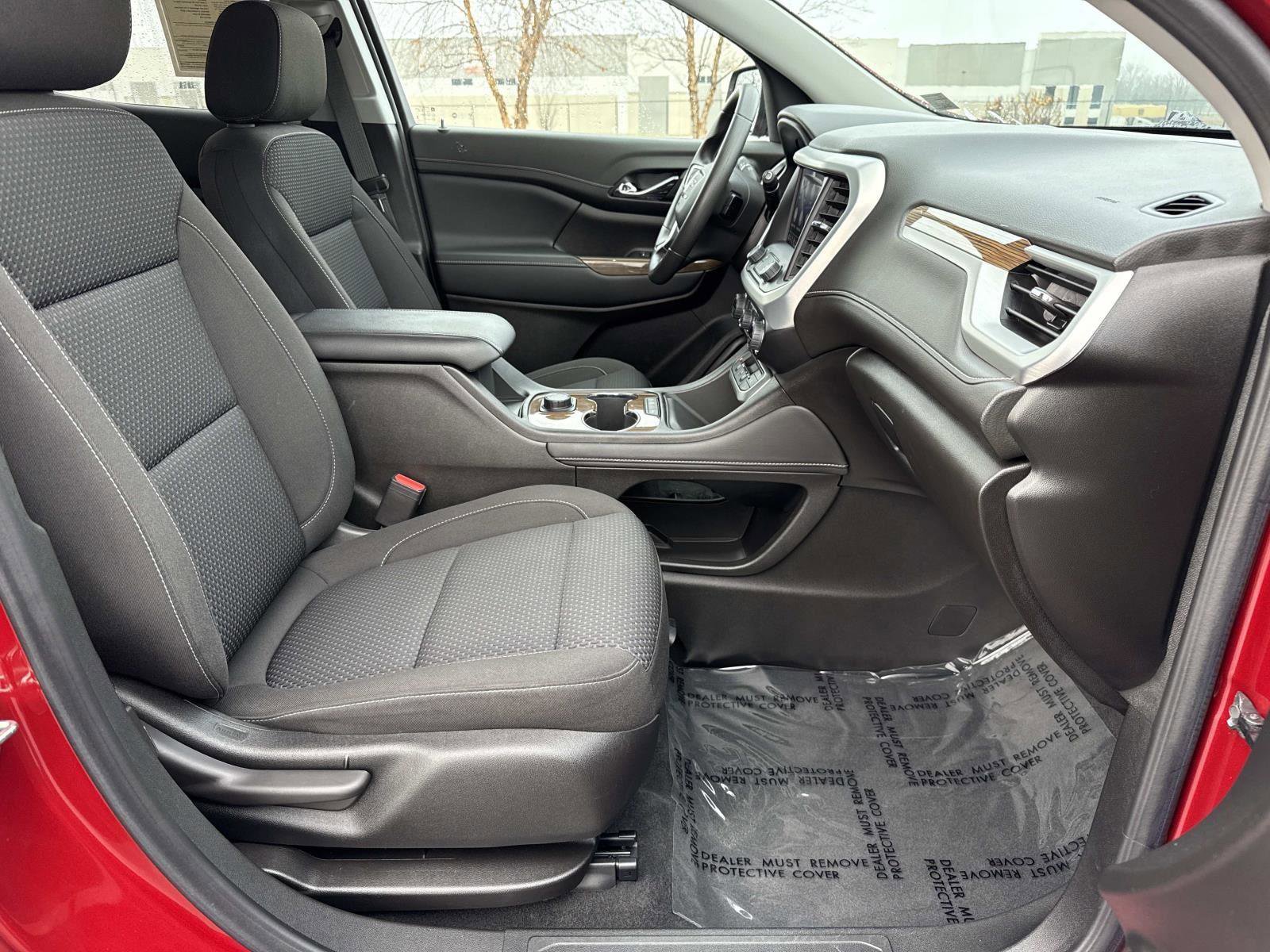 Used 2023 GMC Acadia SLE image 18