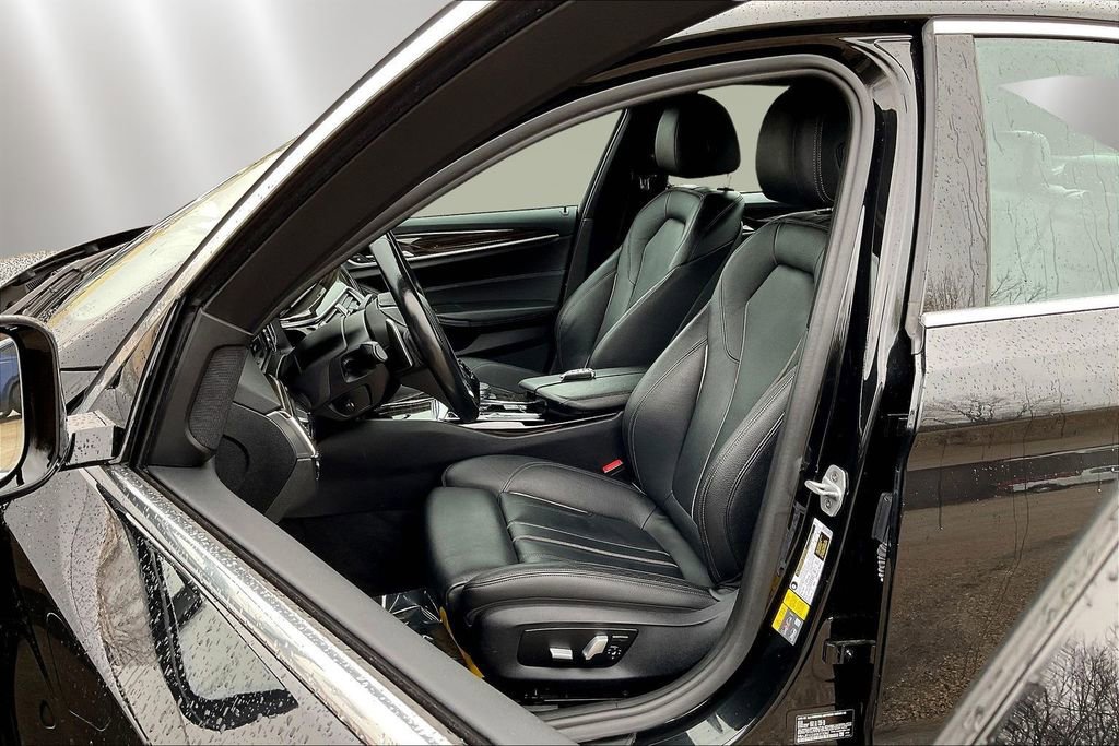 Used 2019 BMW 530e xDrive w/ Convenience Package image 21