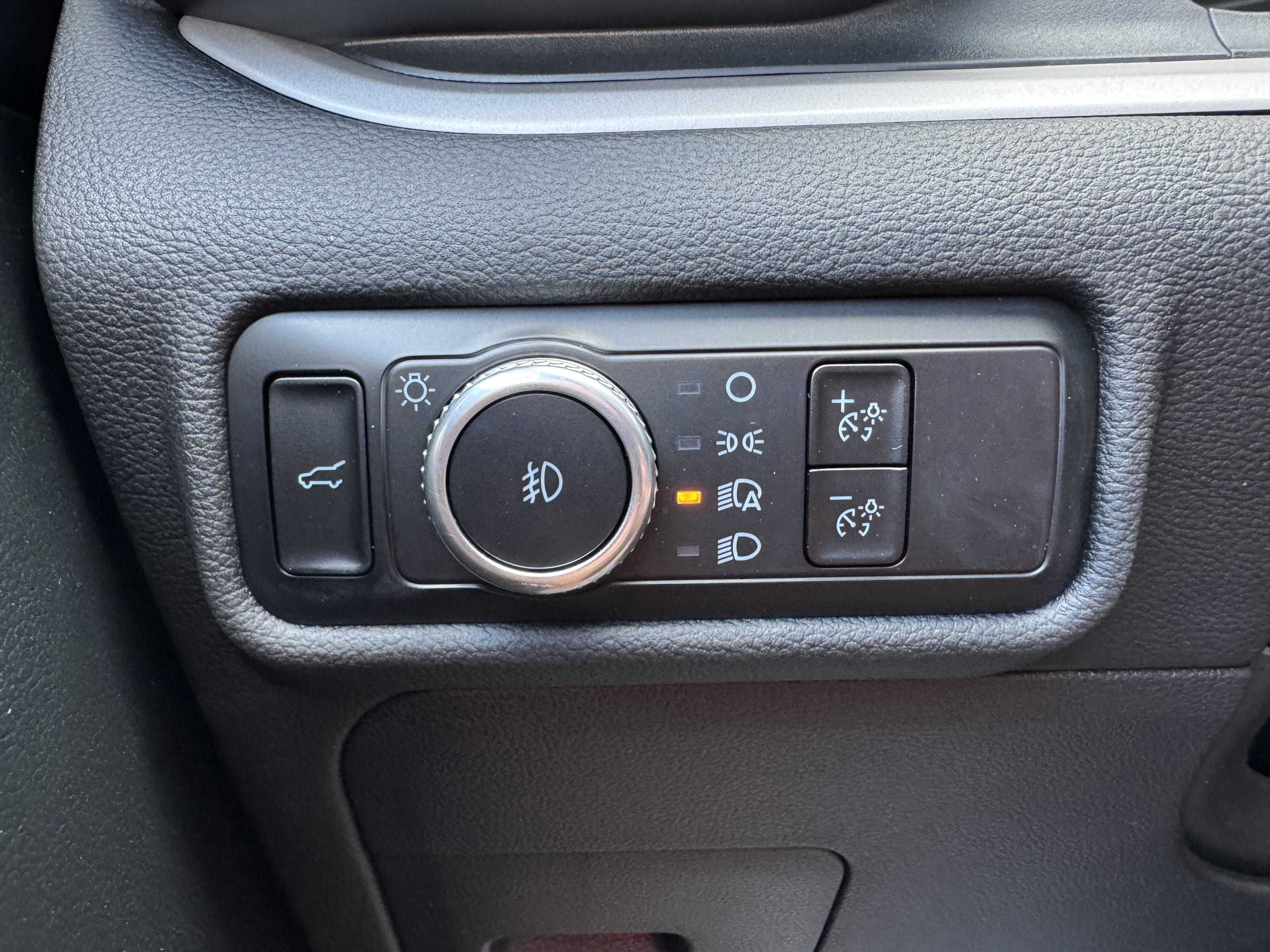 Used 2023 Ford Explorer XLT w/ Equipment Group 202A AWD/4WD image 21