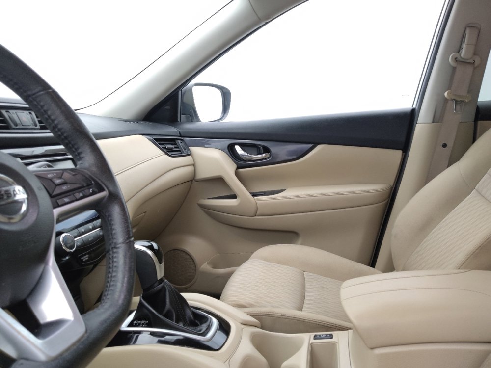 Used 2019 Nissan Rogue SV image 17