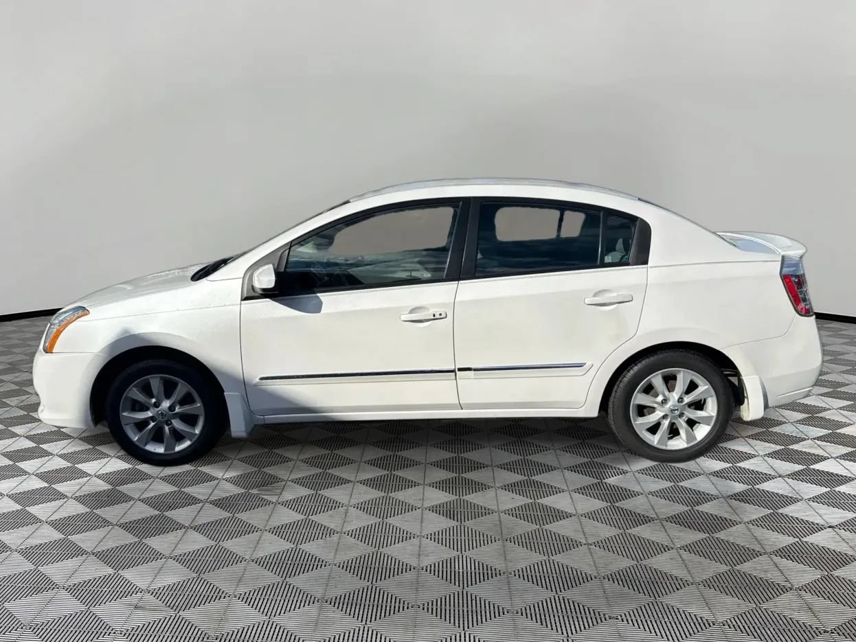 Used 2011 Nissan Sentra 2.0 SL w/ Navigation Pkg FWD image 8