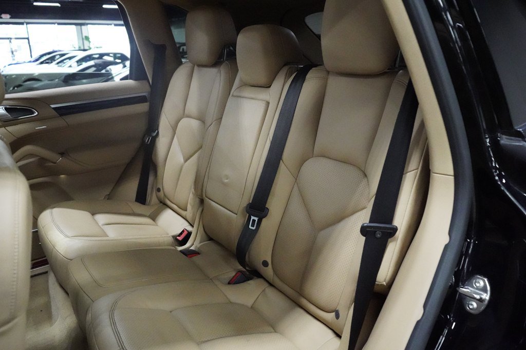 Used 2017 Porsche Cayenne Platinum Edition AWD/4WD image 24