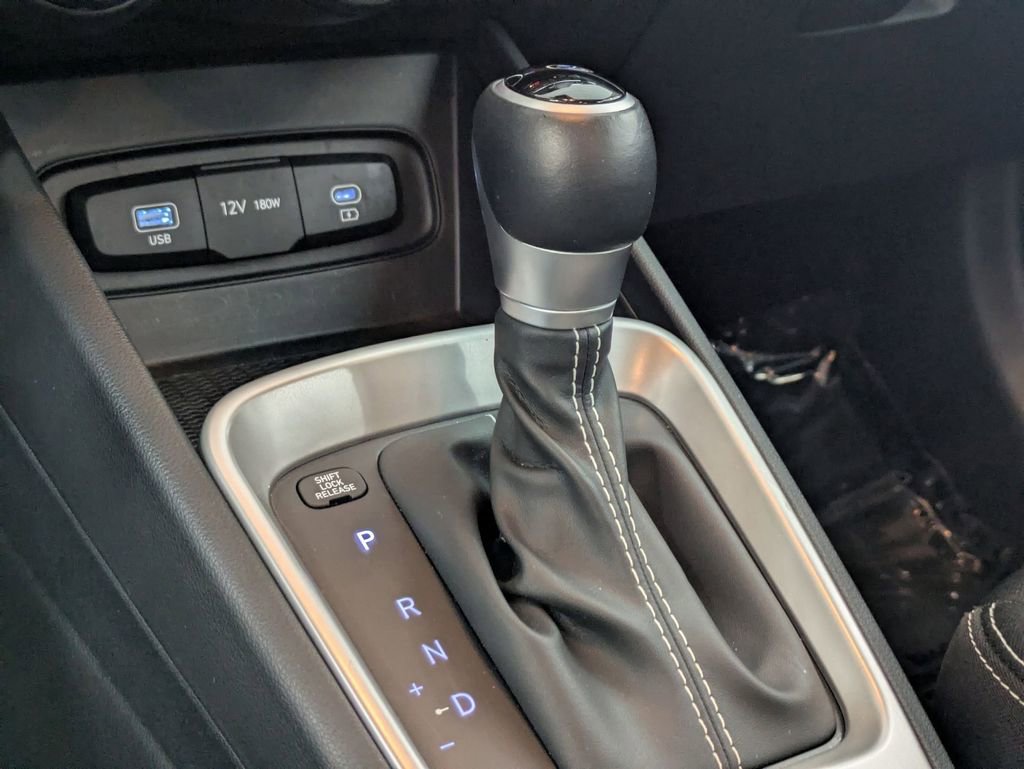 Used 2025 Hyundai Venue SEL FWD image 22